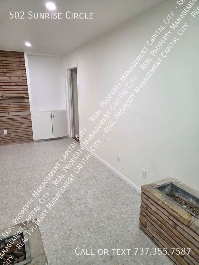 502 Sunrise Cir - Photo 6 of 43