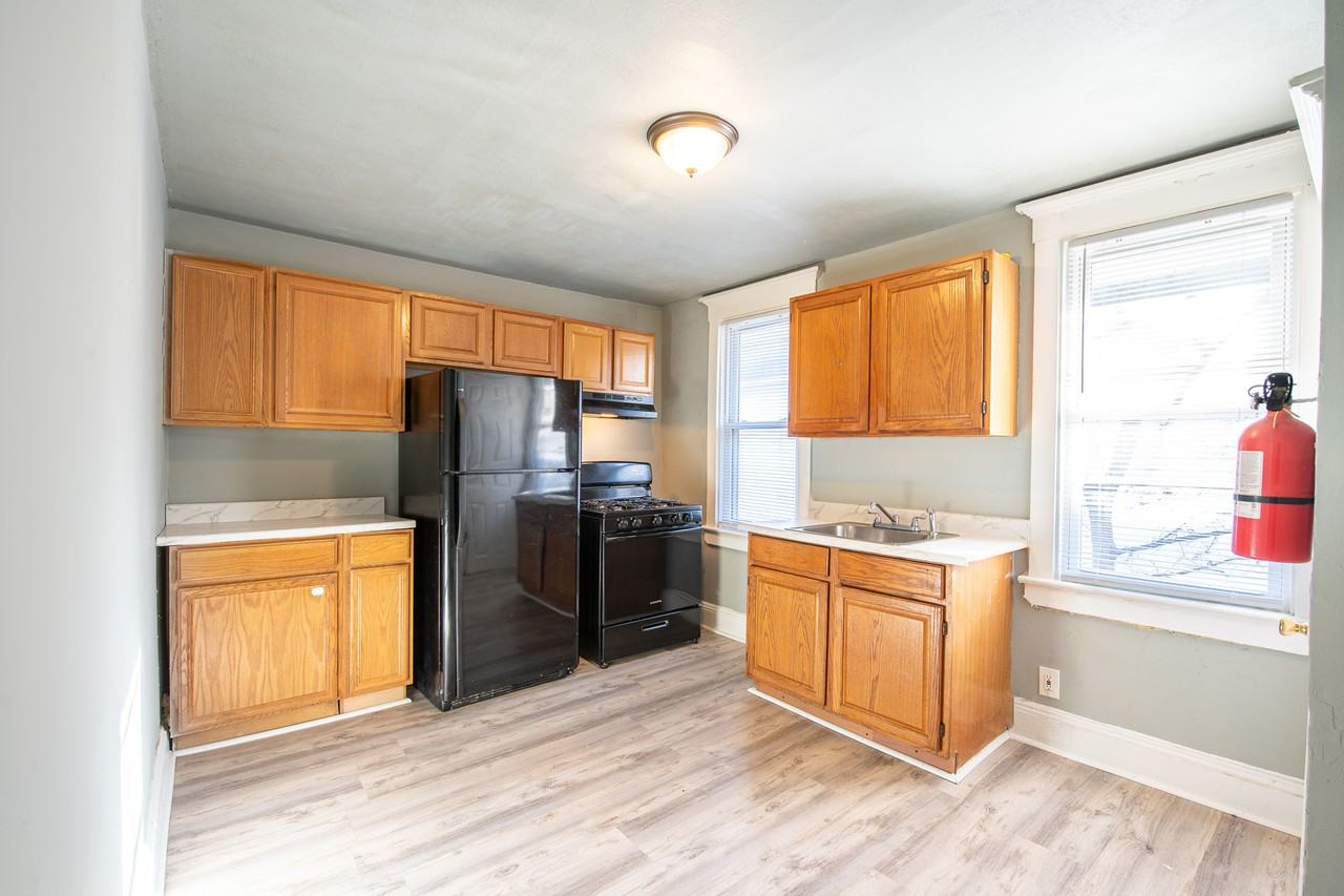 606 Bridgeboro St #B - Photo 2 of 6