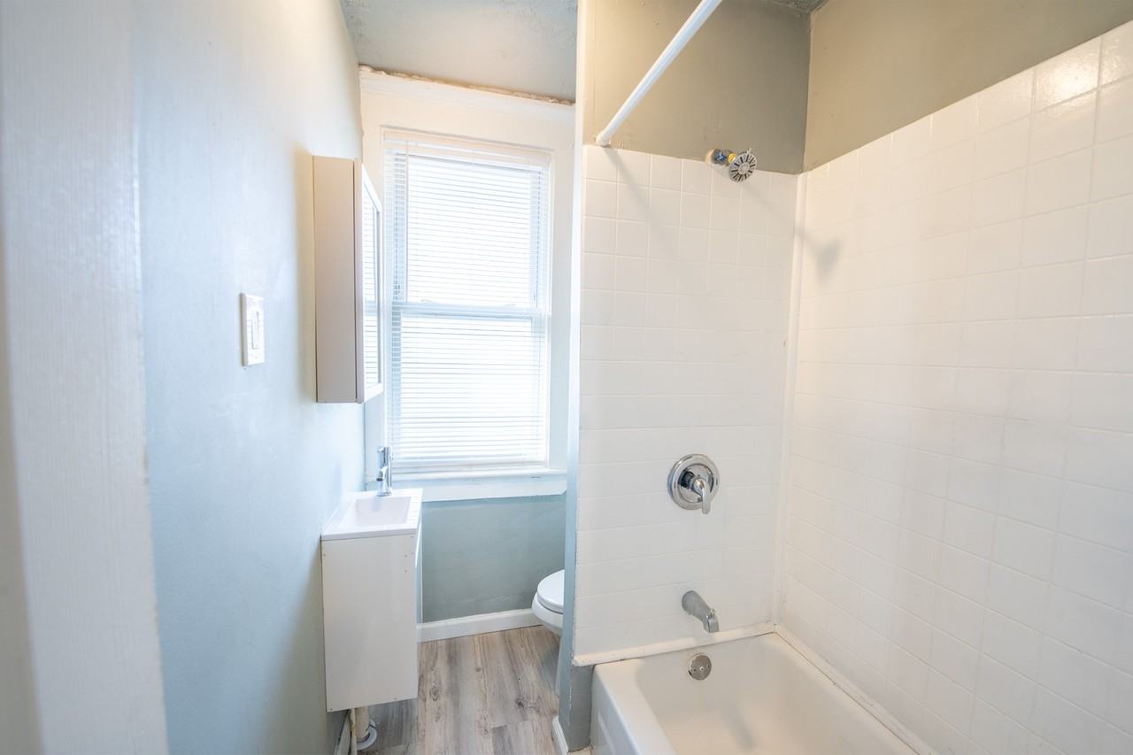 606 Bridgeboro St #B - Photo 4 of 6