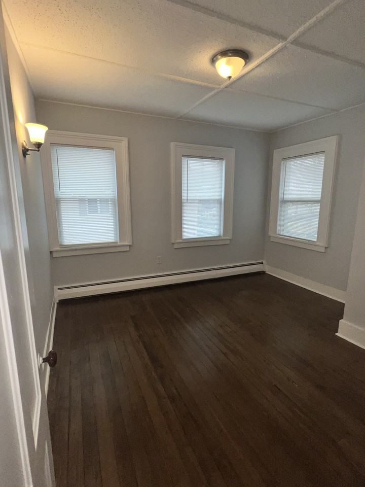 90 Ward St - Photo 4 of 8