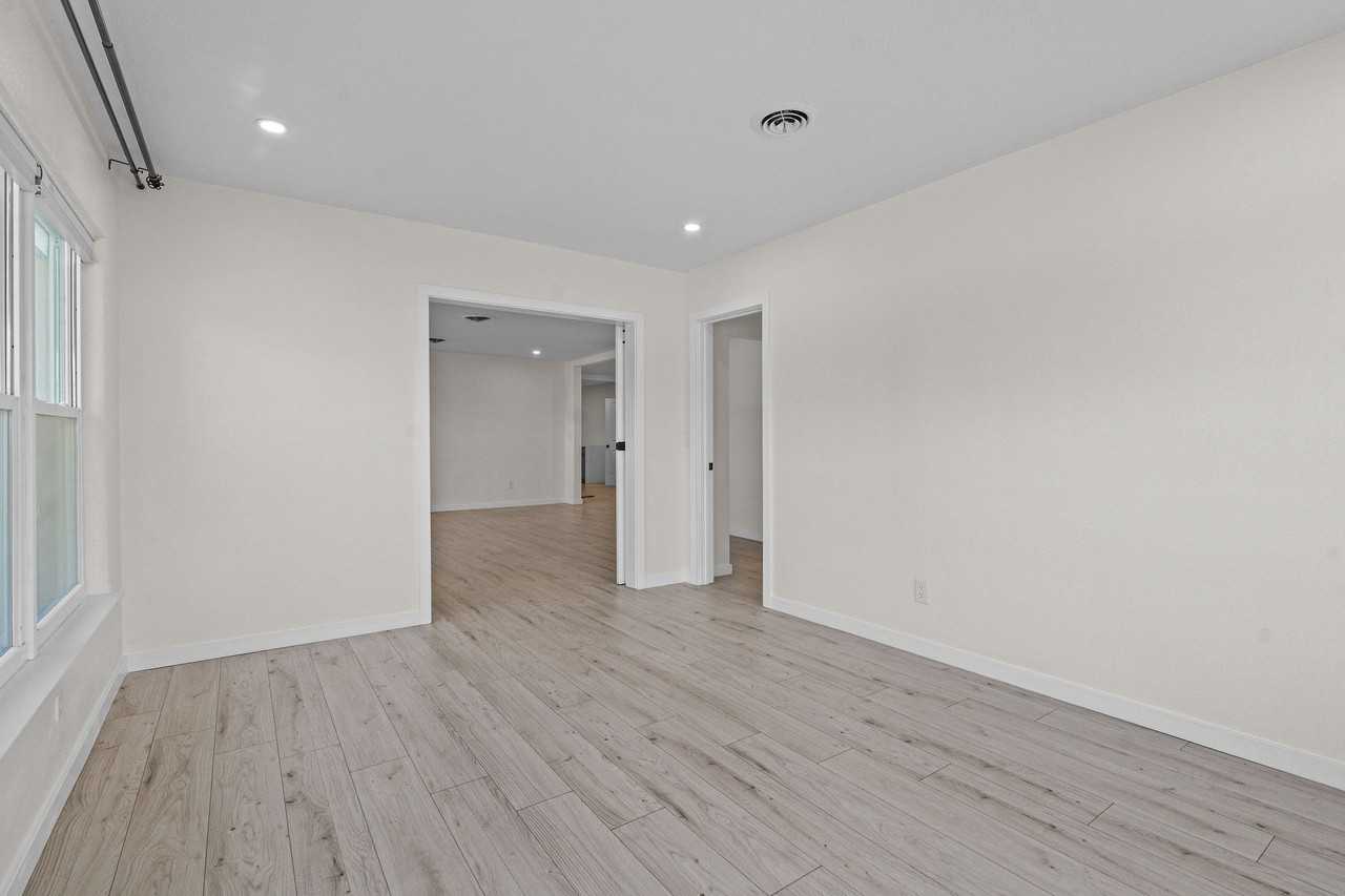 1401 Drew St #NA - Photo 2 of 21