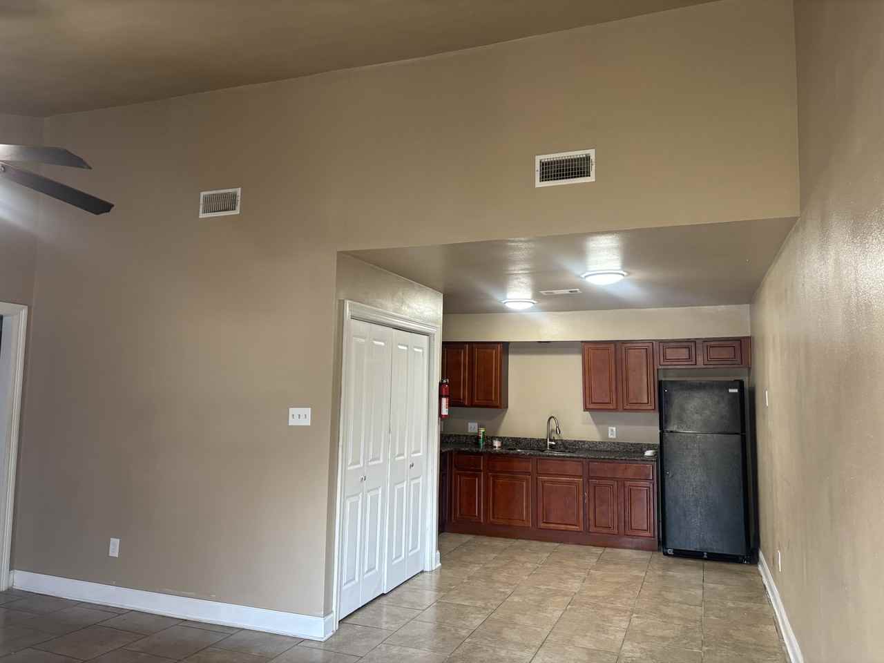 44154 Simpson Pl - Photo 4 of 8