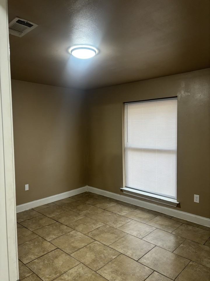 44154 Simpson Pl - Photo 5 of 8