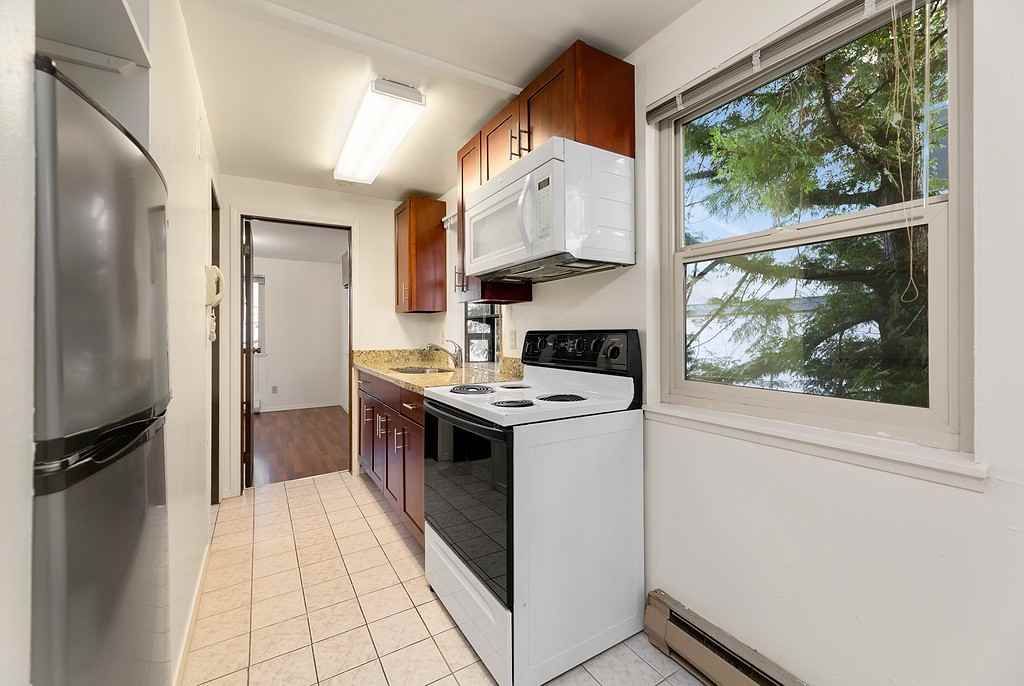 Pinetree Apartments LLC - Photo 4 of 25