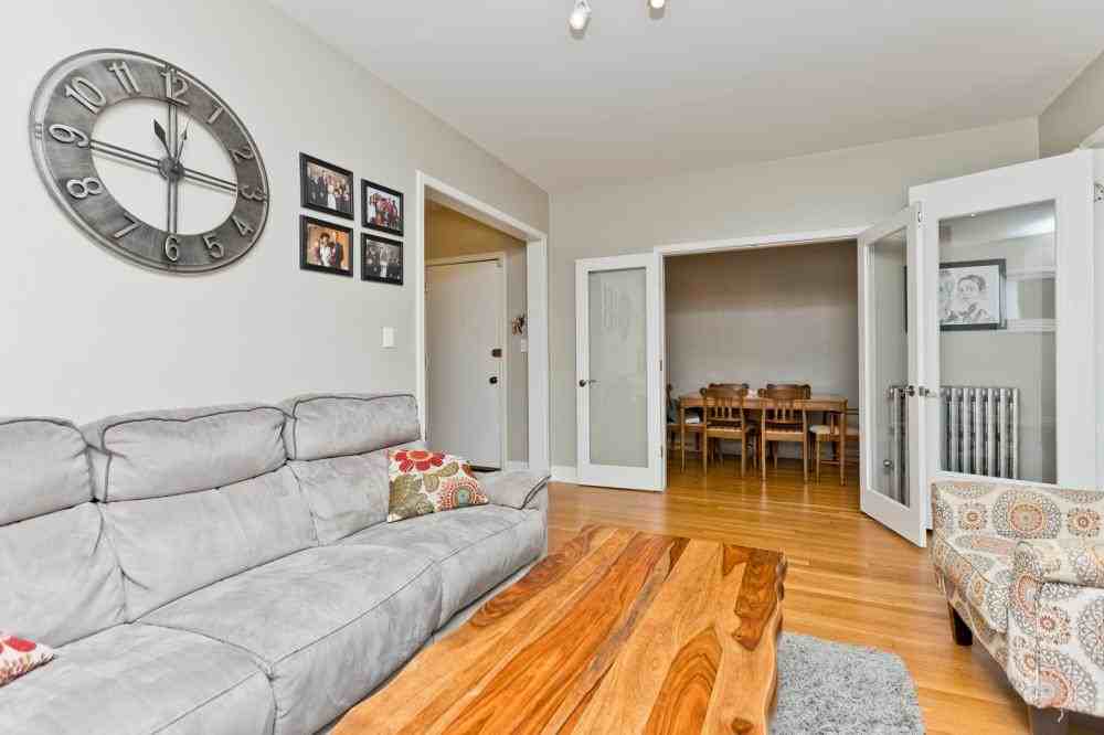 1258 W Cornelia Ave - Photo 4 of 10