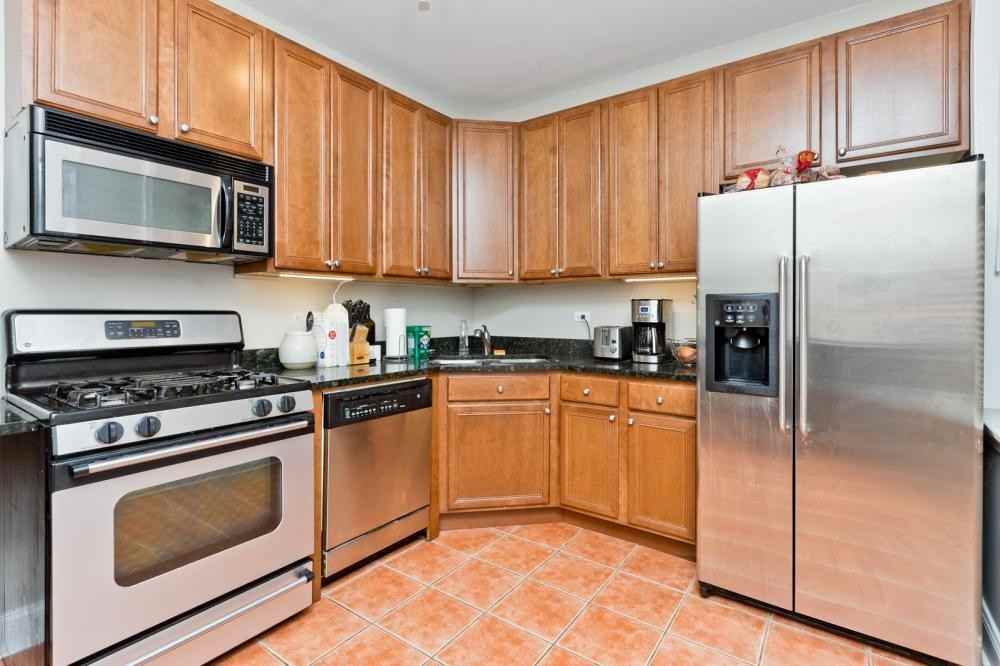 1258 W Cornelia Ave - Photo 6 of 10