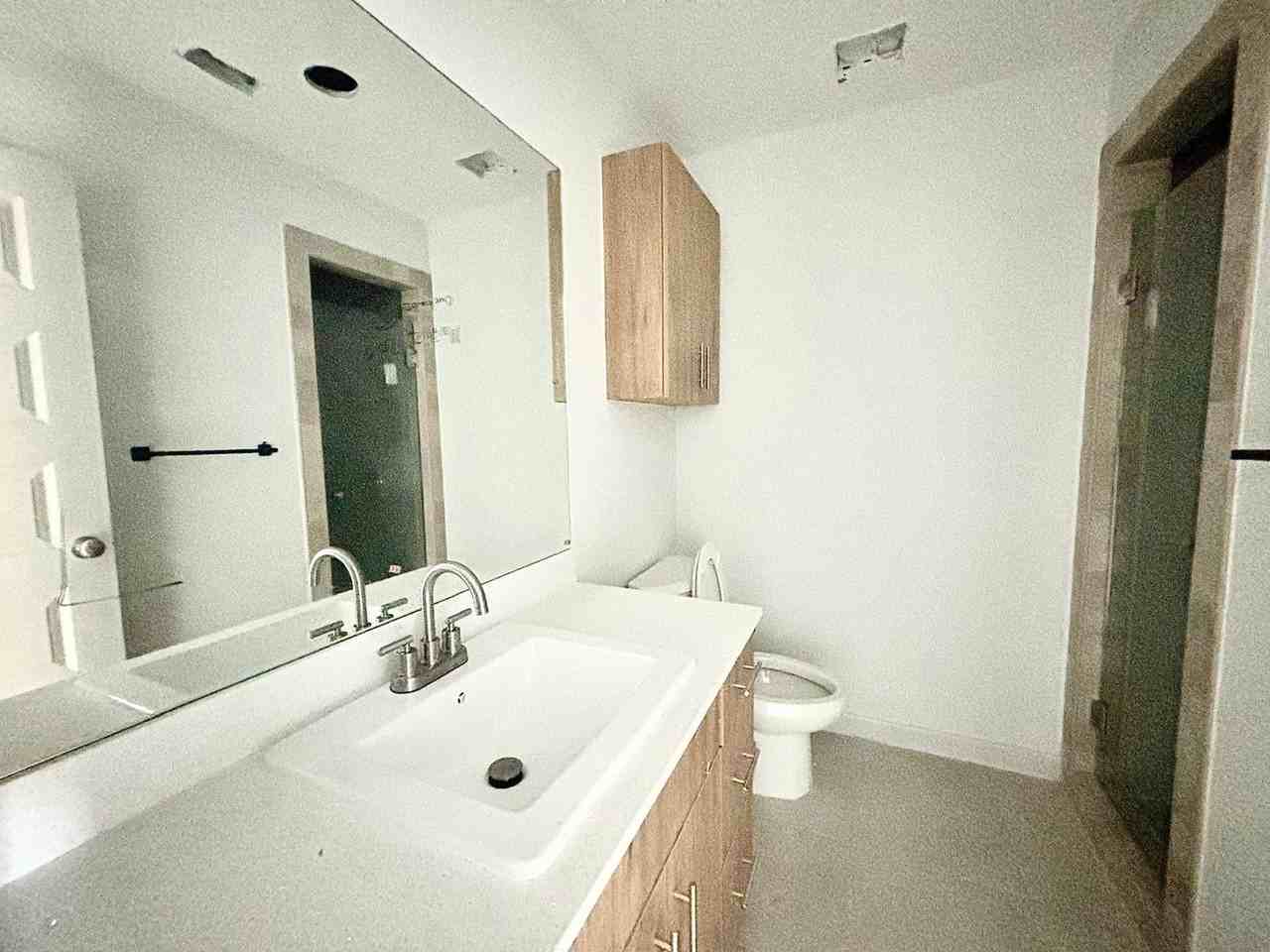 2010 Graham Avenue - Photo 3 of 6