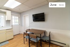 featured image of 6 7th St #1