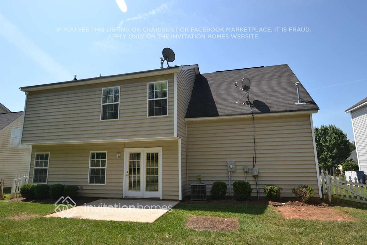 8138 Chatham Oaks Dr - Photo 3 of 4