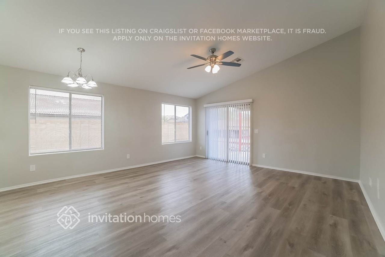 7223 S 16th Dr - Photo 2 of 15