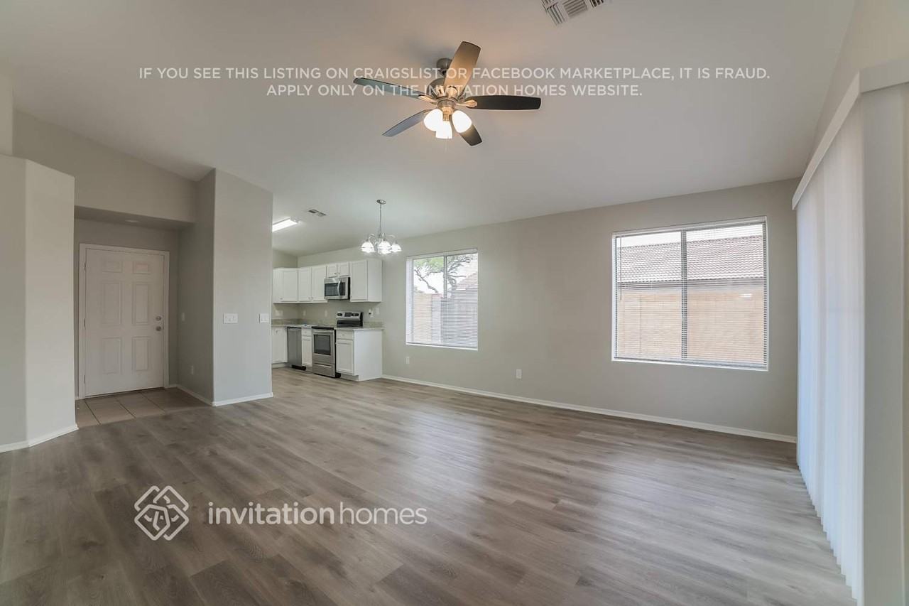 7223 S 16th Dr - Photo 4 of 15