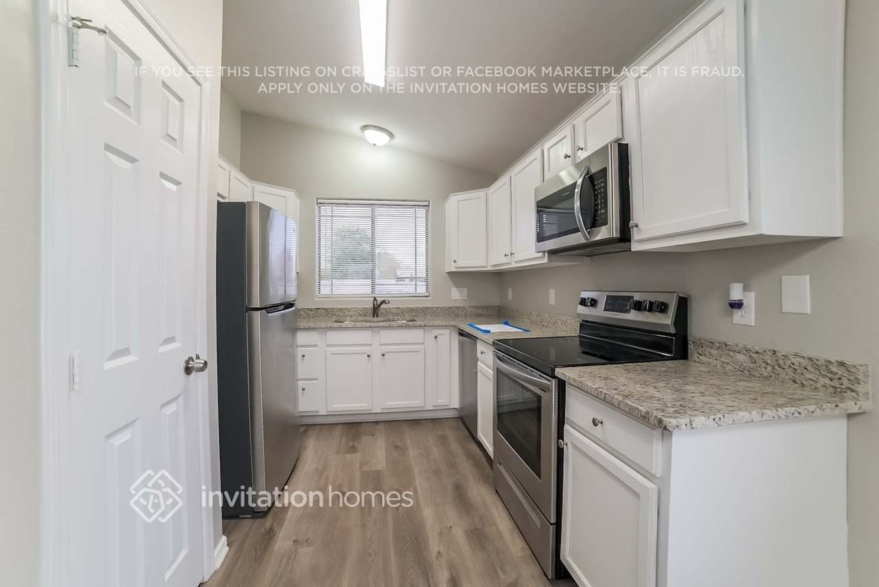 7223 S 16th Dr - Photo 5 of 15