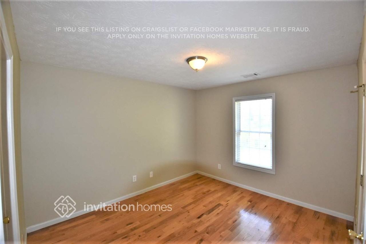 2905 Meadow Gate Way - Photo 3 of 7