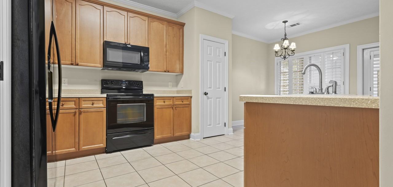 1633 Academy Dr #1405 - Photo 6 of 21