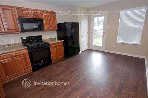 8146 Chancewood Ln - Photo 3 of 9