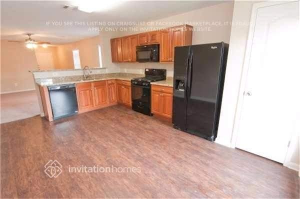 8146 Chancewood Ln - Photo 4 of 9