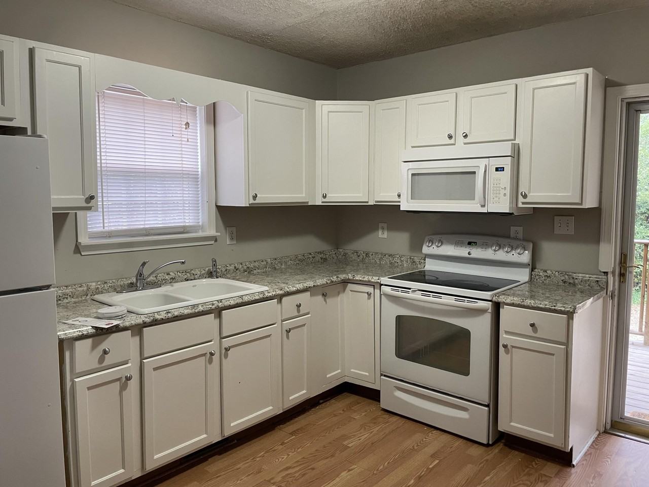 3826 Dyches Rd - Photo 5 of 17