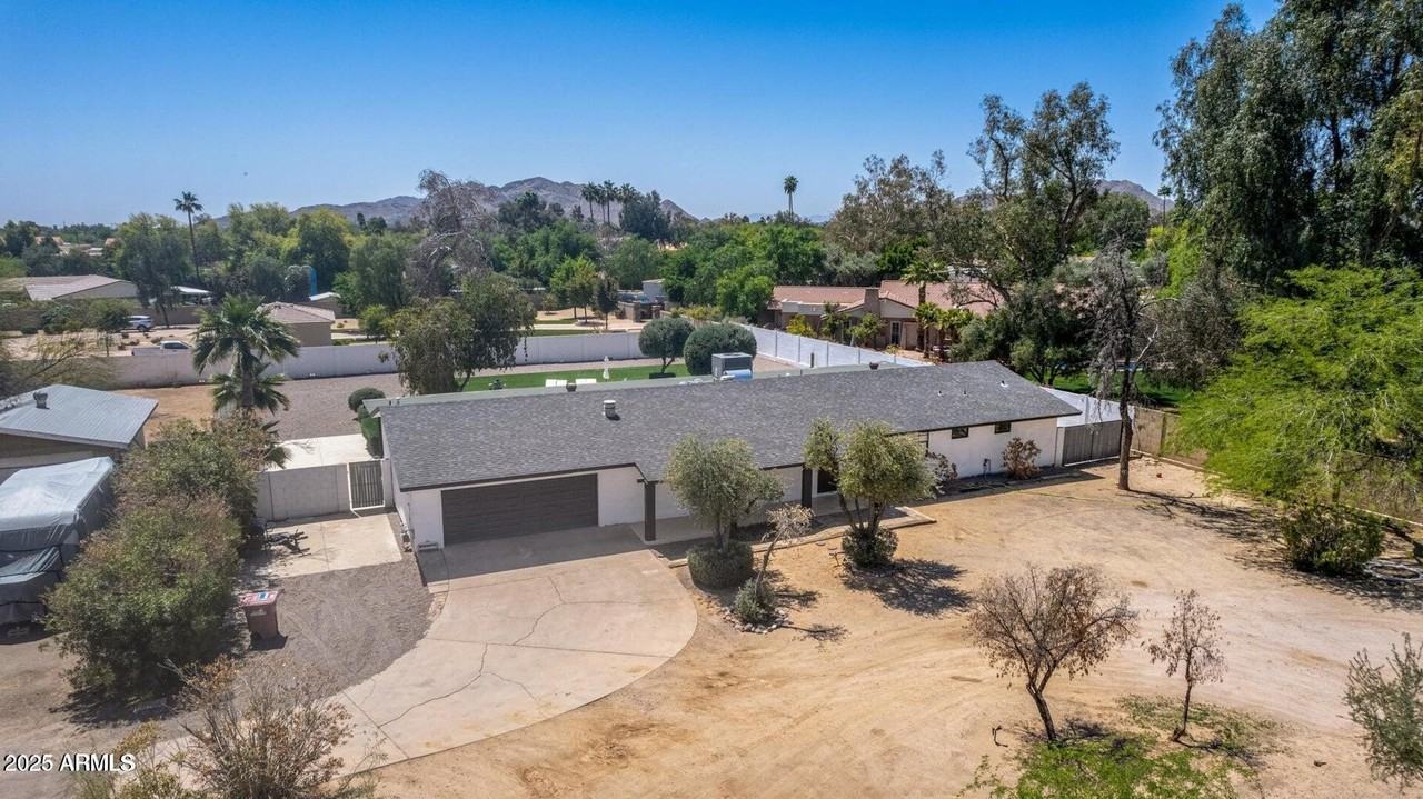 11470 N 64th St - Photo 2 of 29