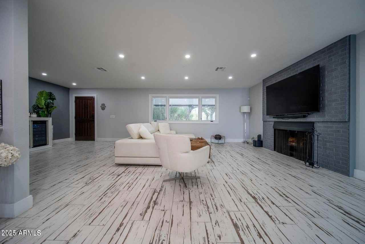 11470 N 64th St - Photo 4 of 29