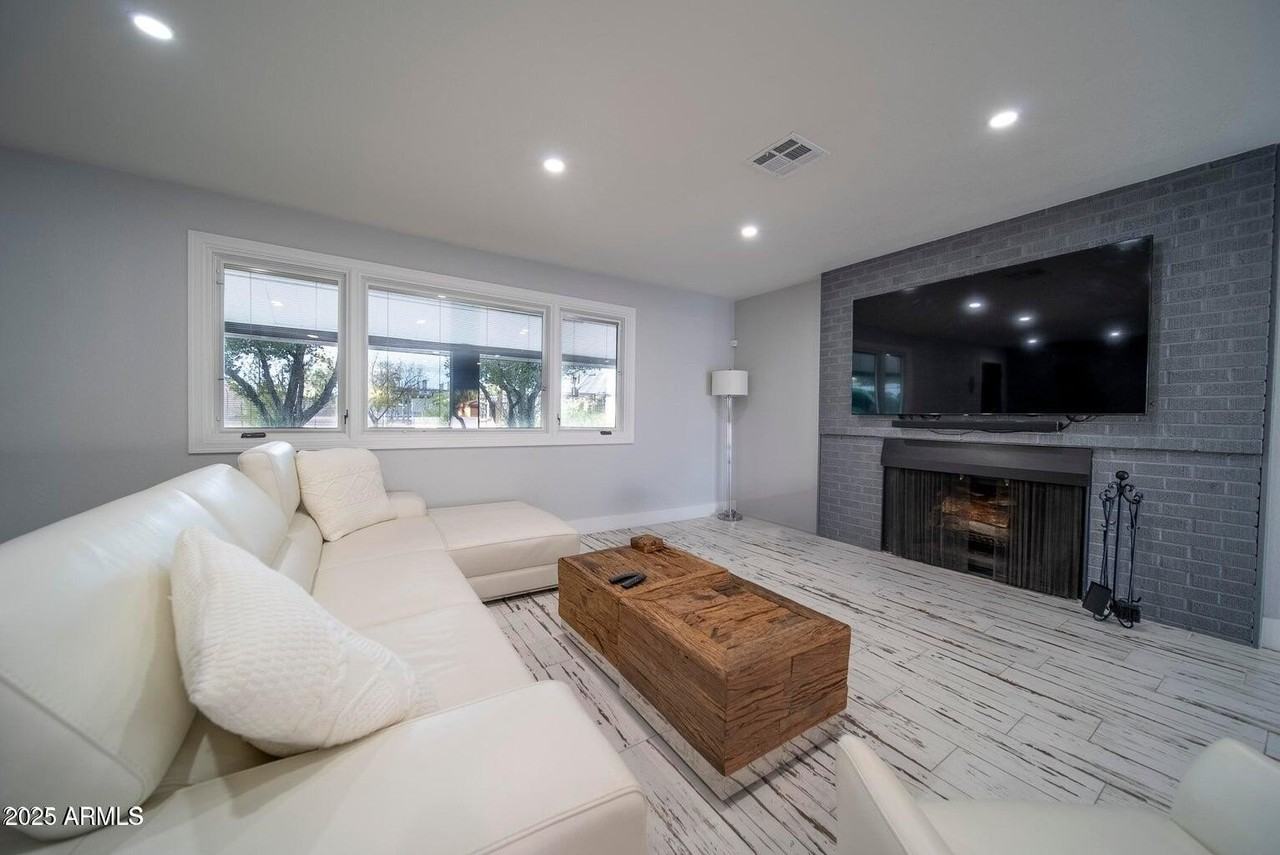 11470 N 64th St - Photo 5 of 29