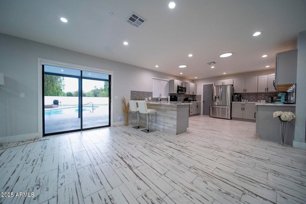 11470 N 64th St - Photo 7 of 29