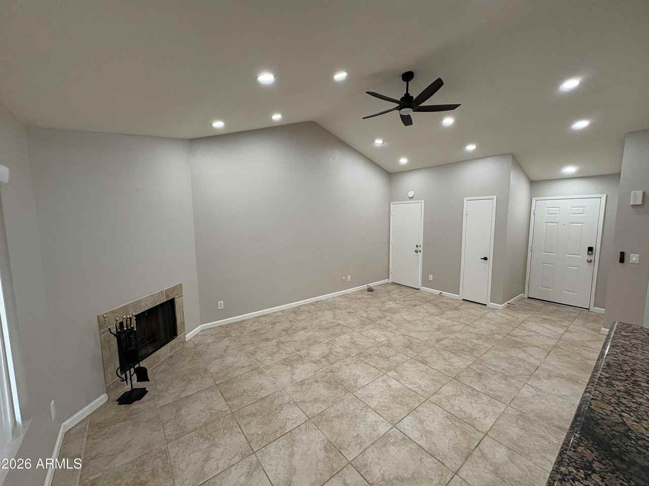 5535 W Willow Ave - Photo 5 of 33