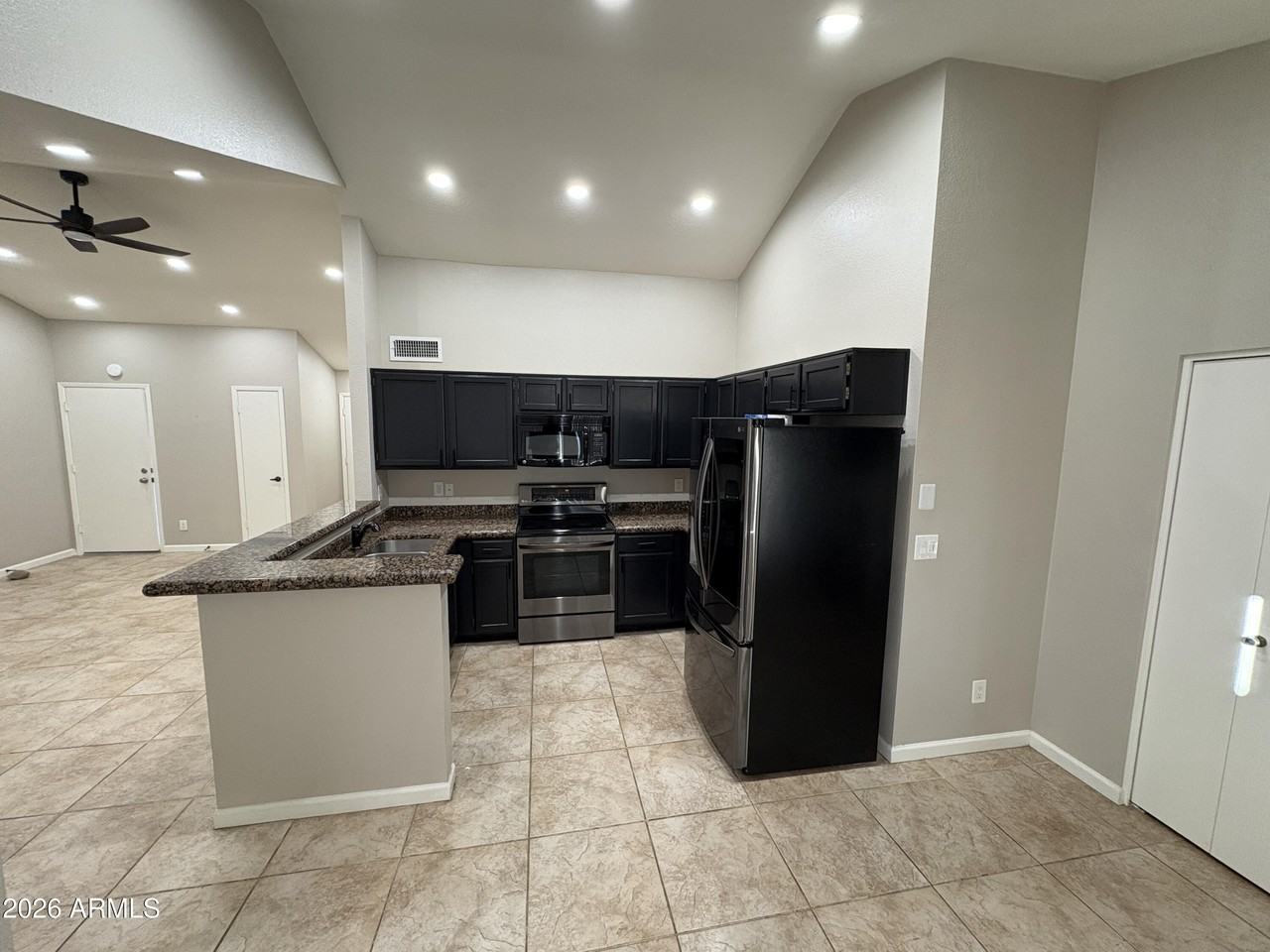 5535 W Willow Ave - Photo 7 of 33