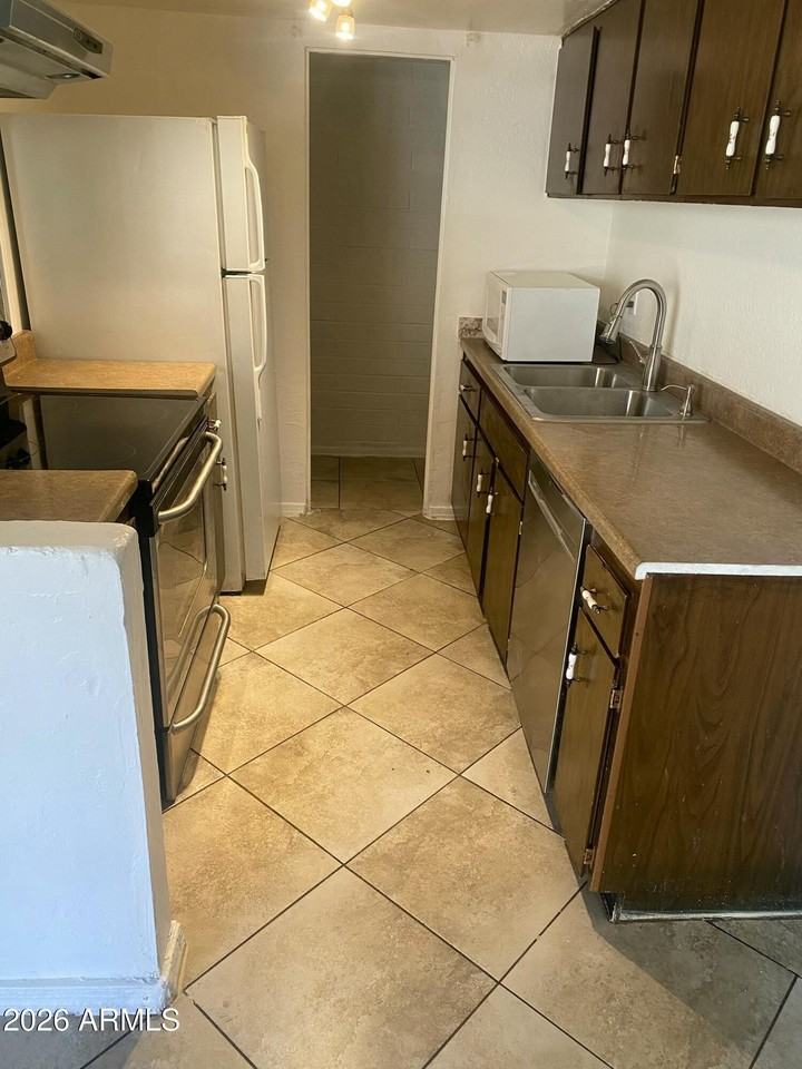 4056 W Mesquite Ln - Photo 5 of 8