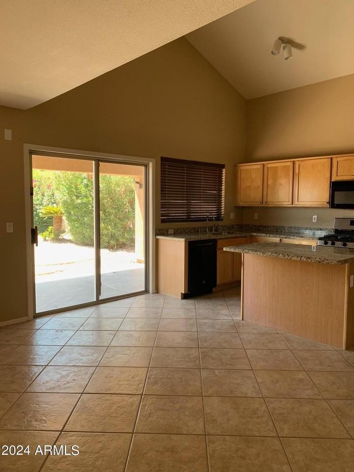 15844 S 17th Dr - Photo 3 of 20