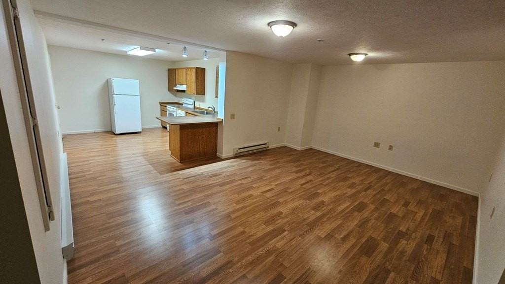 305 13th St Apt J - Photo 3 of 10