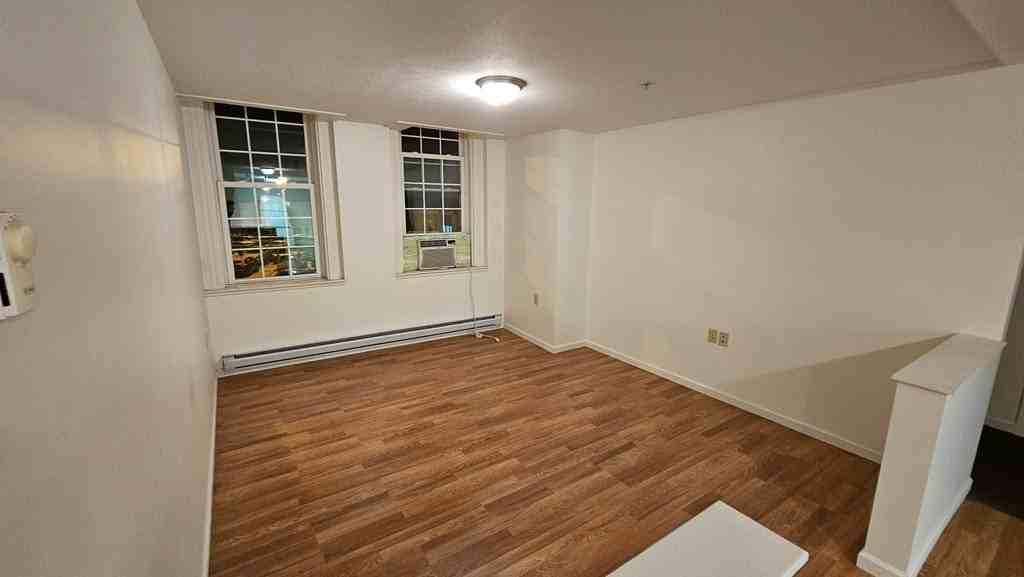 305 13th St Apt J - Photo 4 of 10