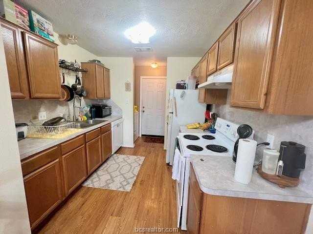 1814 Woodsman Dr #A - Photo 4 of 17