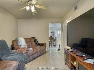 1132 Georgia St - Photo 3 of 11