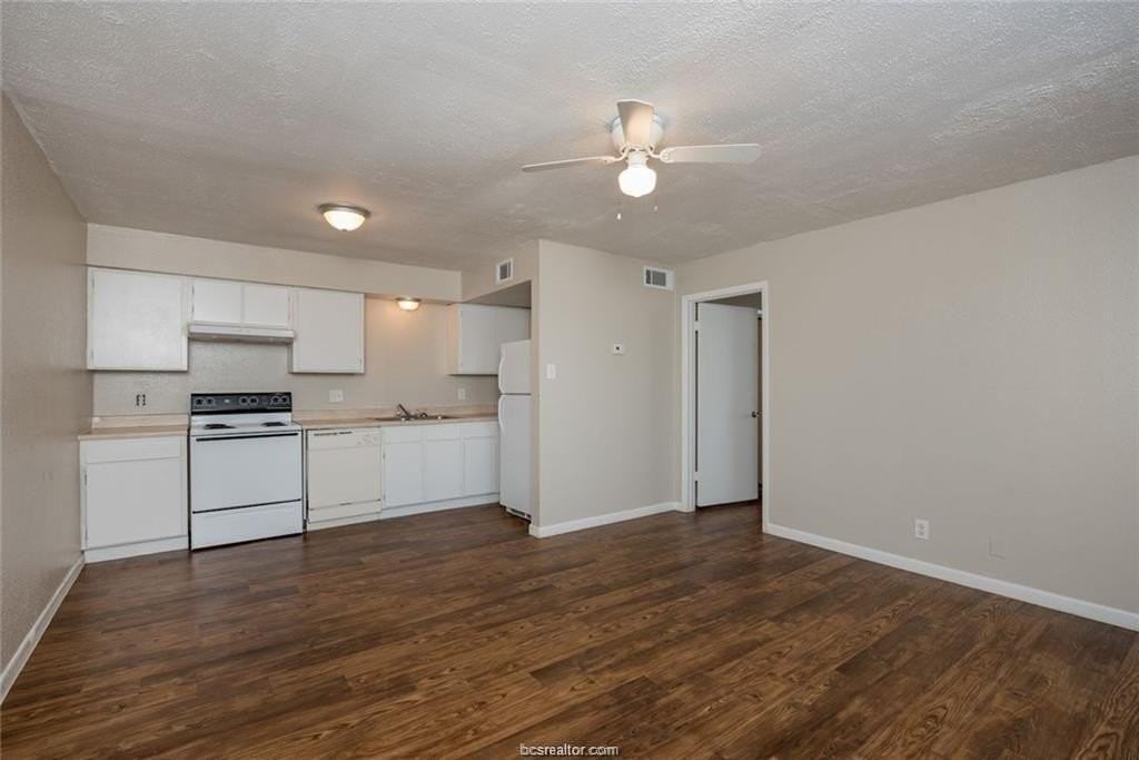 3900 Old College Rd #33 - Photo 3 of 10