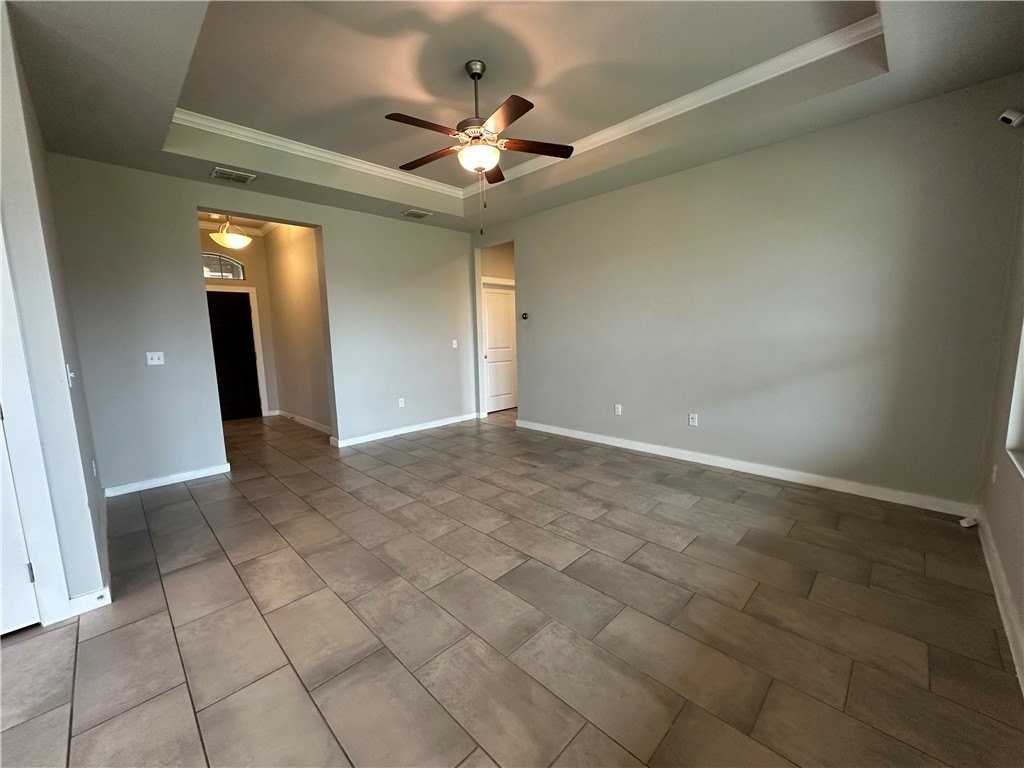 1014 Pasadena St - Photo 5 of 35