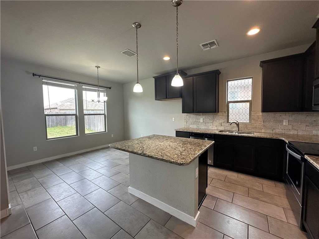 1014 Pasadena St - Photo 7 of 35