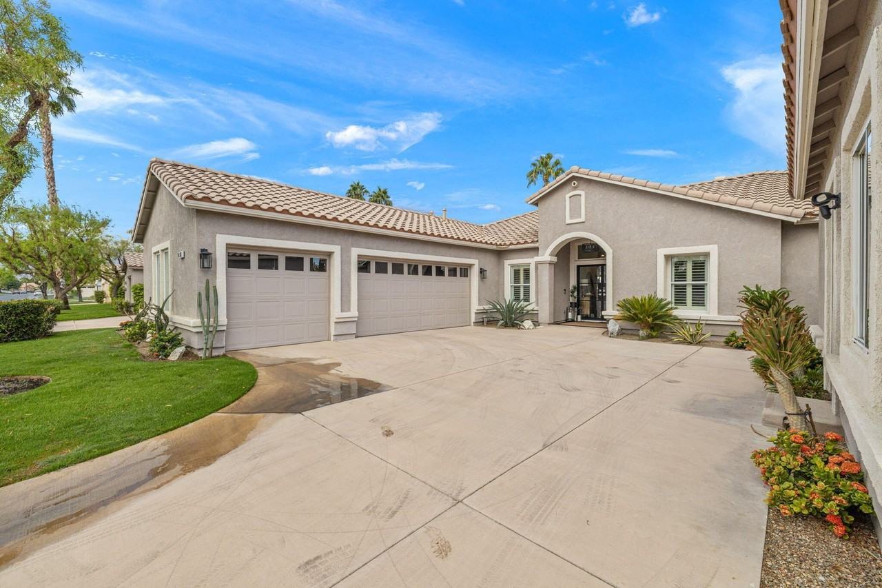 45163 Crystal Springs Dr - Photo 3 of 50