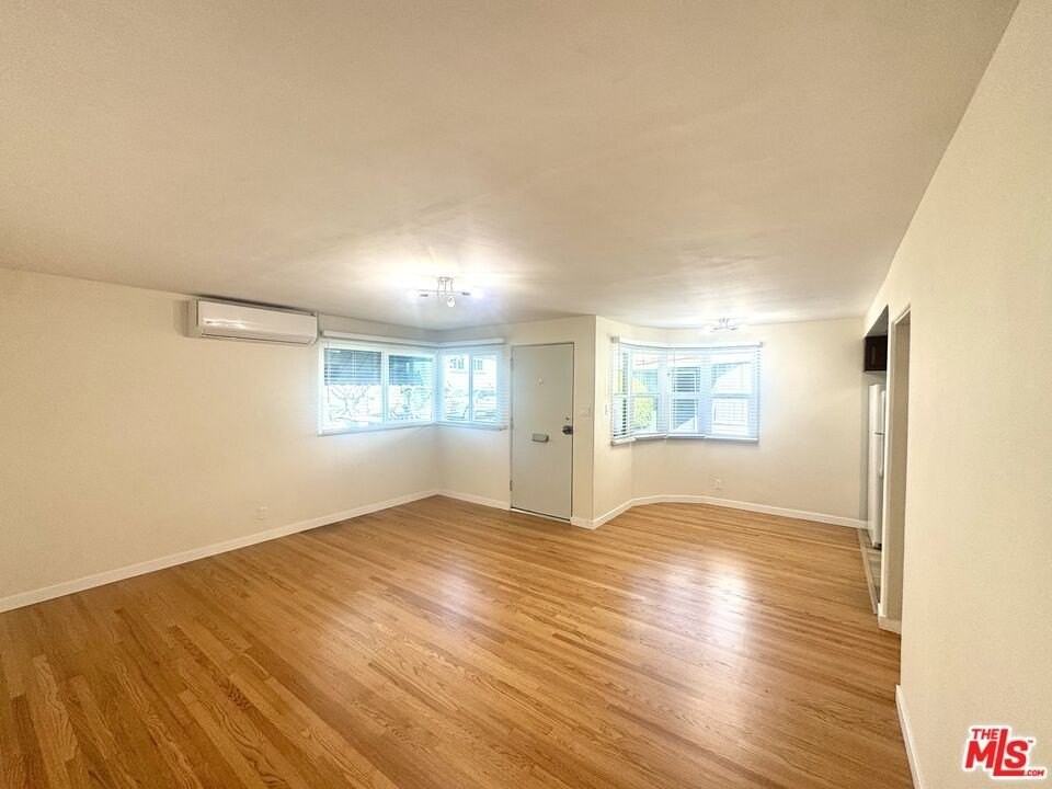 4804 Bellflower Ave - Photo 6 of 20