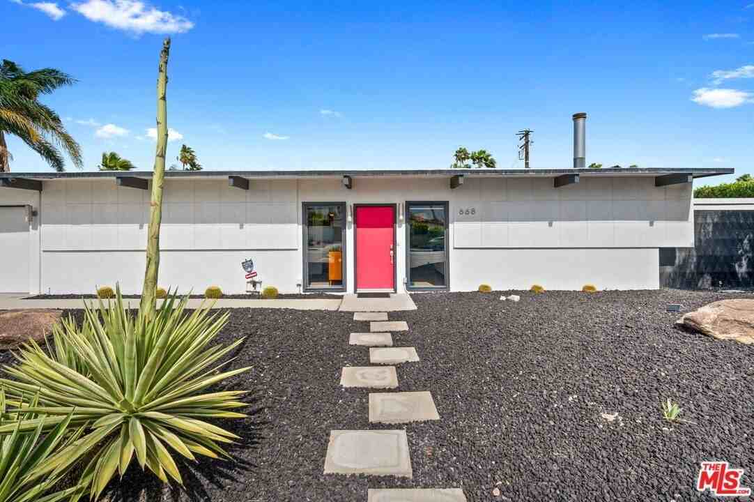 668 N Farrell Dr - Photo 4 of 37