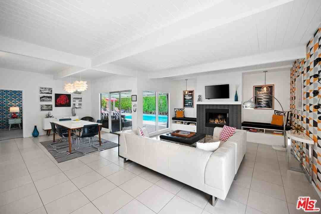 668 N Farrell Dr - Photo 5 of 37