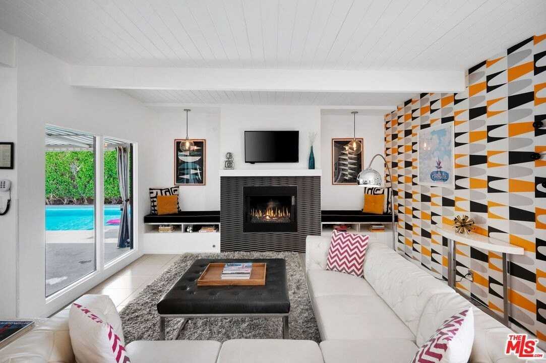 668 N Farrell Dr - Photo 6 of 37