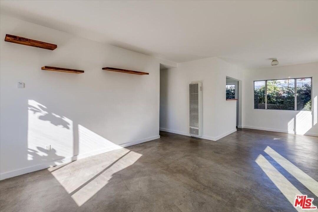 3171 Silver Lake Blvd - Photo 2 of 11