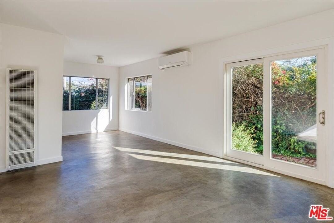 3171 Silver Lake Blvd - Photo 3 of 11