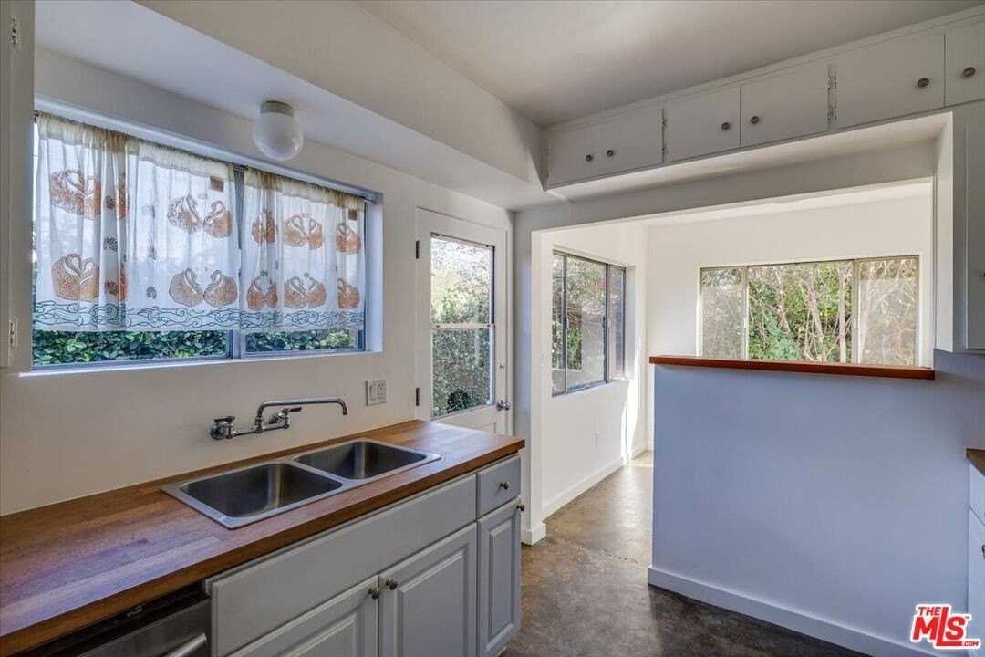 3171 Silver Lake Blvd - Photo 6 of 11