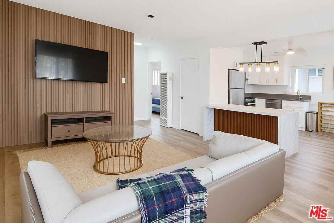 41 Westminster Ave - Photo 2 of 12