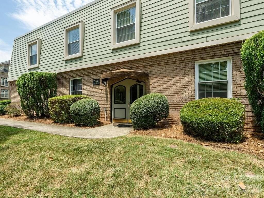 2600 Park Rd Apt D #D - Photo 3 of 22