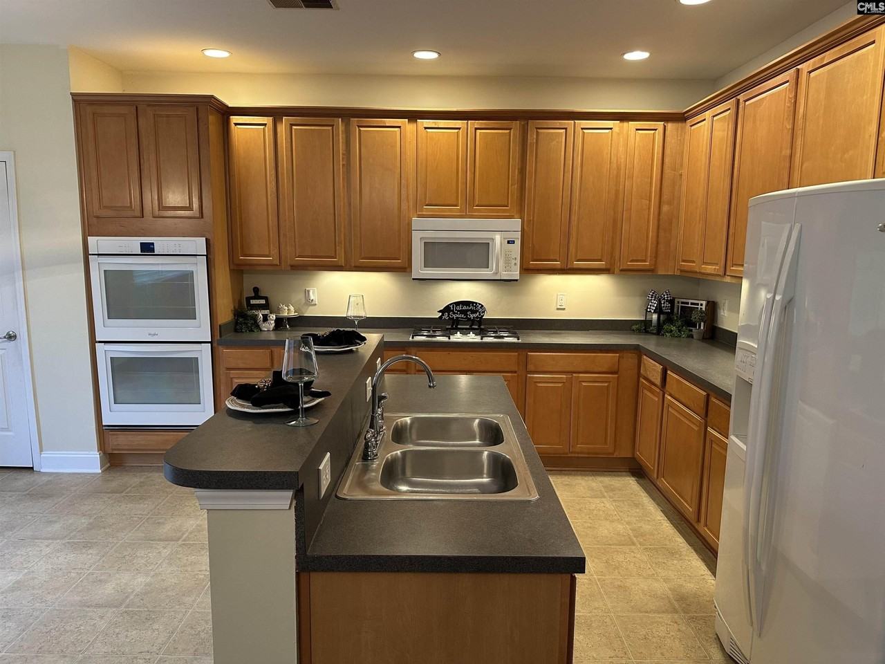 157 Rivendale Dr - Photo 3 of 18