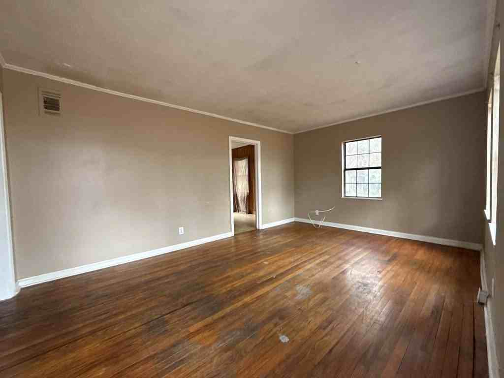 909 N Herring St - Photo 2 of 14