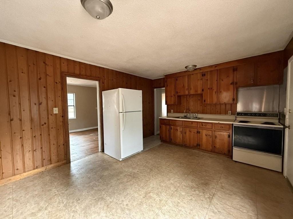 909 N Herring St - Photo 5 of 14