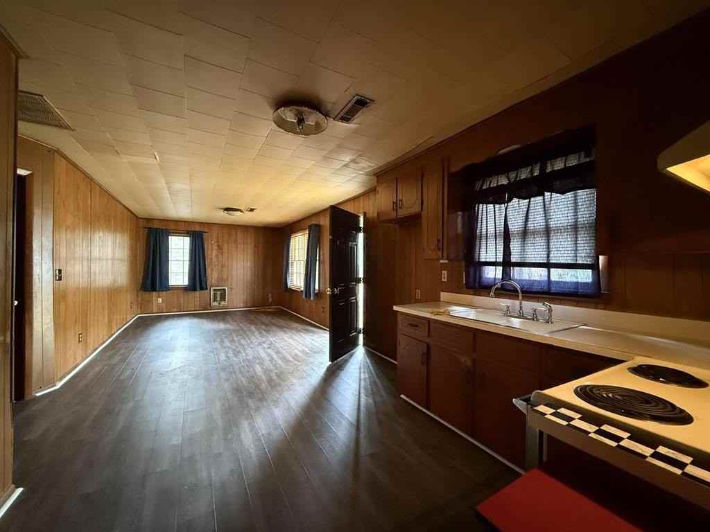 219 Madison Ave - Photo 3 of 17